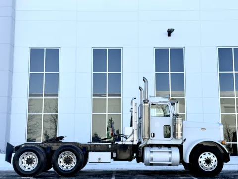 Another view of 2006 PETERBILT 379 for sale in New Lenox, IL at Forge Truck Centers - Illinois