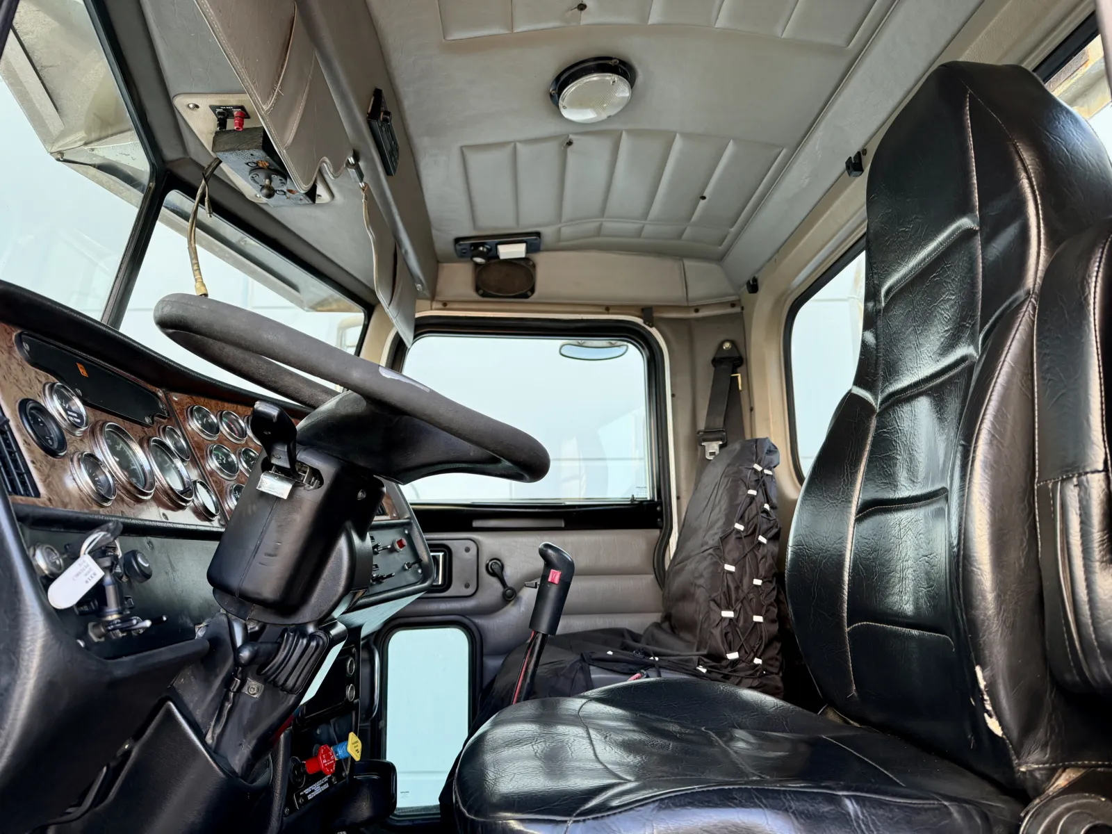 2006 Peterbilt - image 14