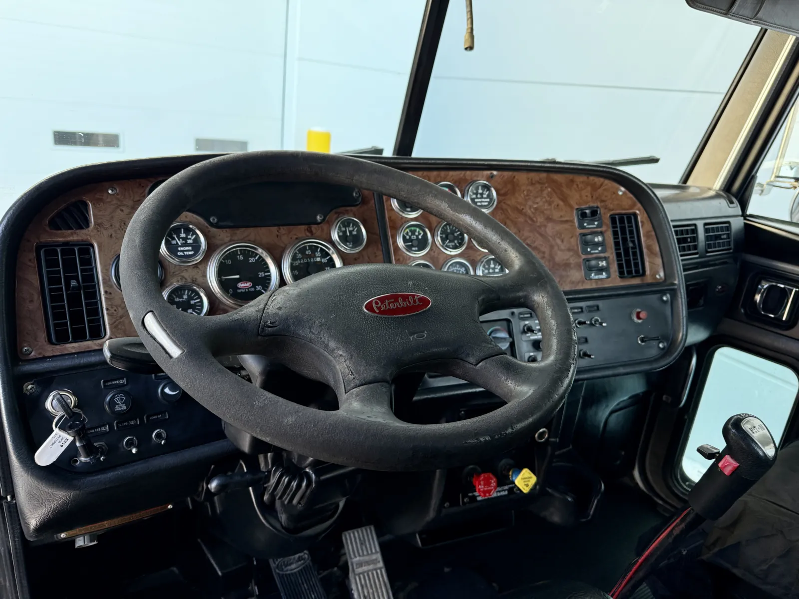 2006 Peterbilt - image 15