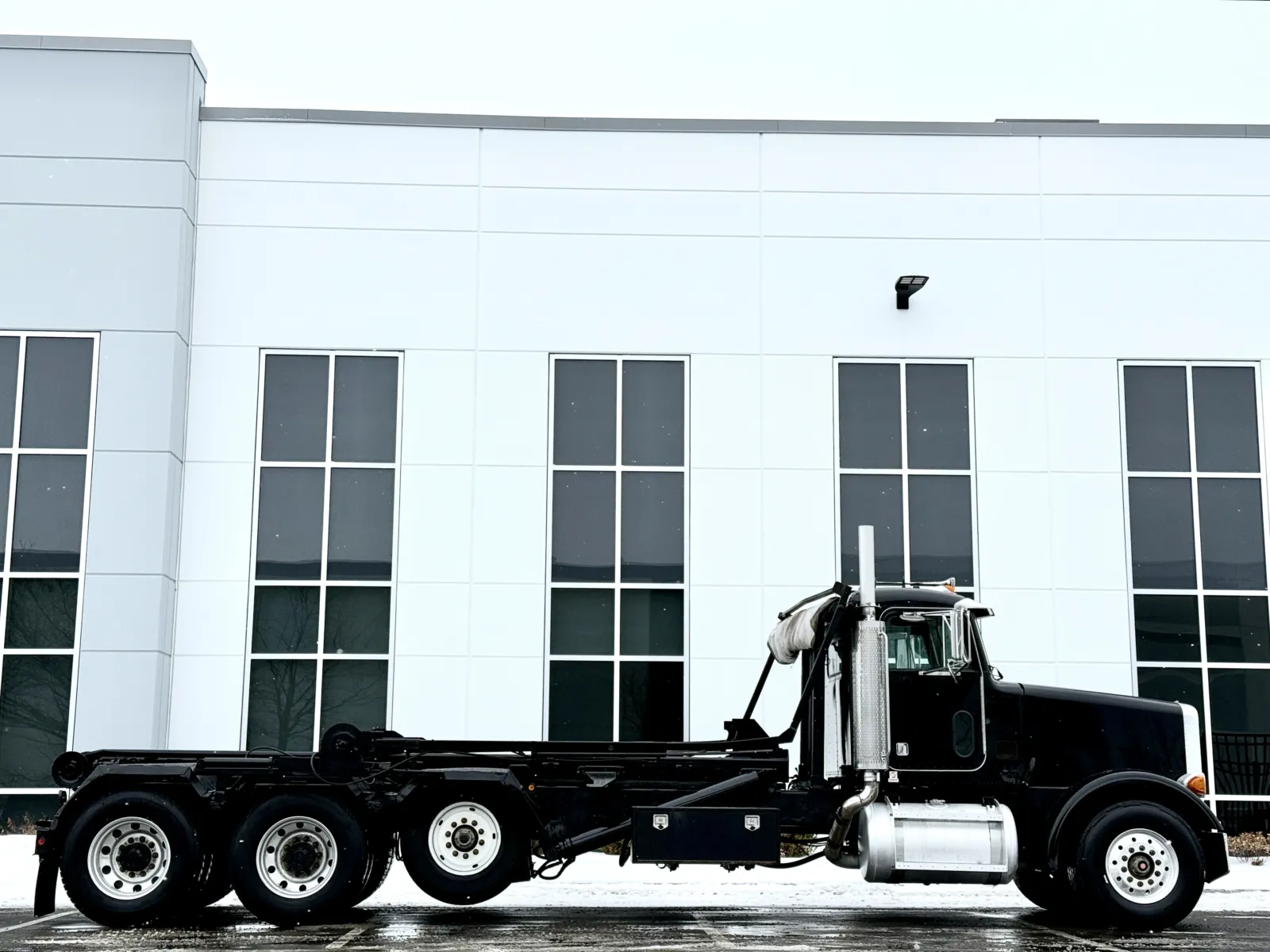 2002 Peterbilt - image 3