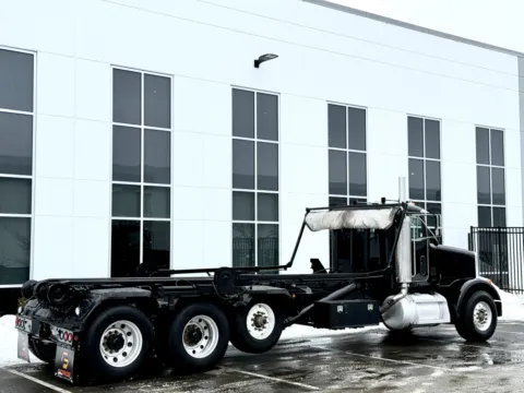 More photos of 2002 PETERBILT 357 at Forge Truck Centers - Illinois, IL