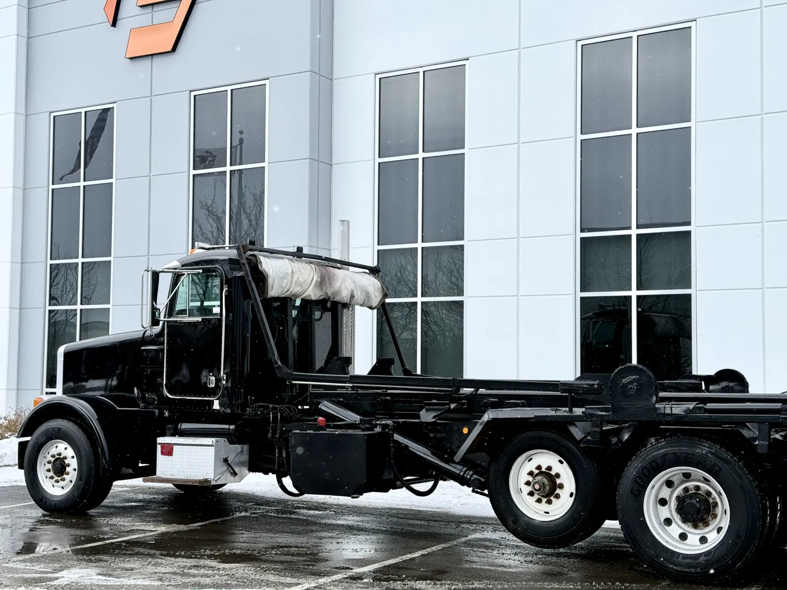 2002 Peterbilt - image 8