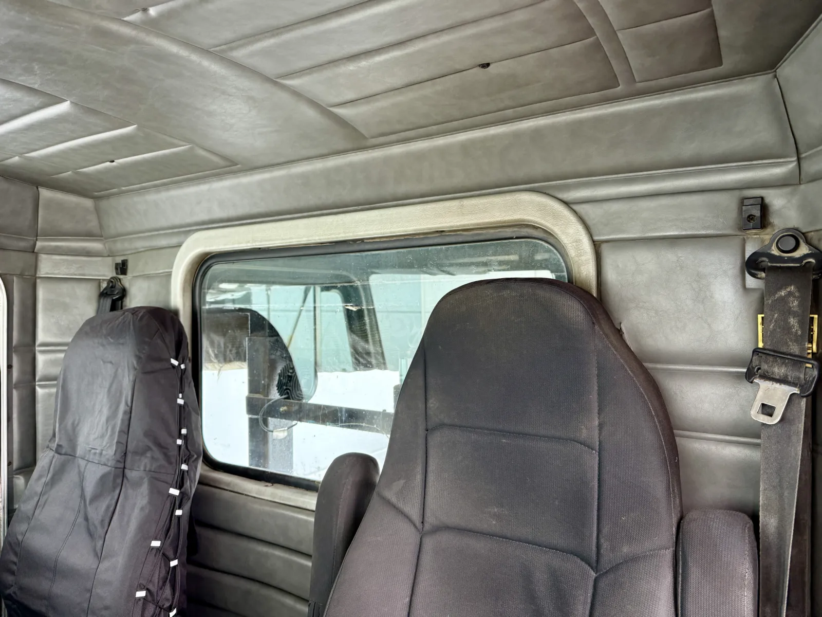 2002 Peterbilt - image 20