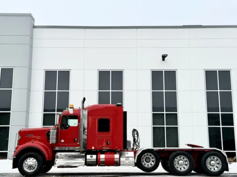 More photos of 2015 KENWORTH W900 at Forge Truck Centers - Illinois, IL