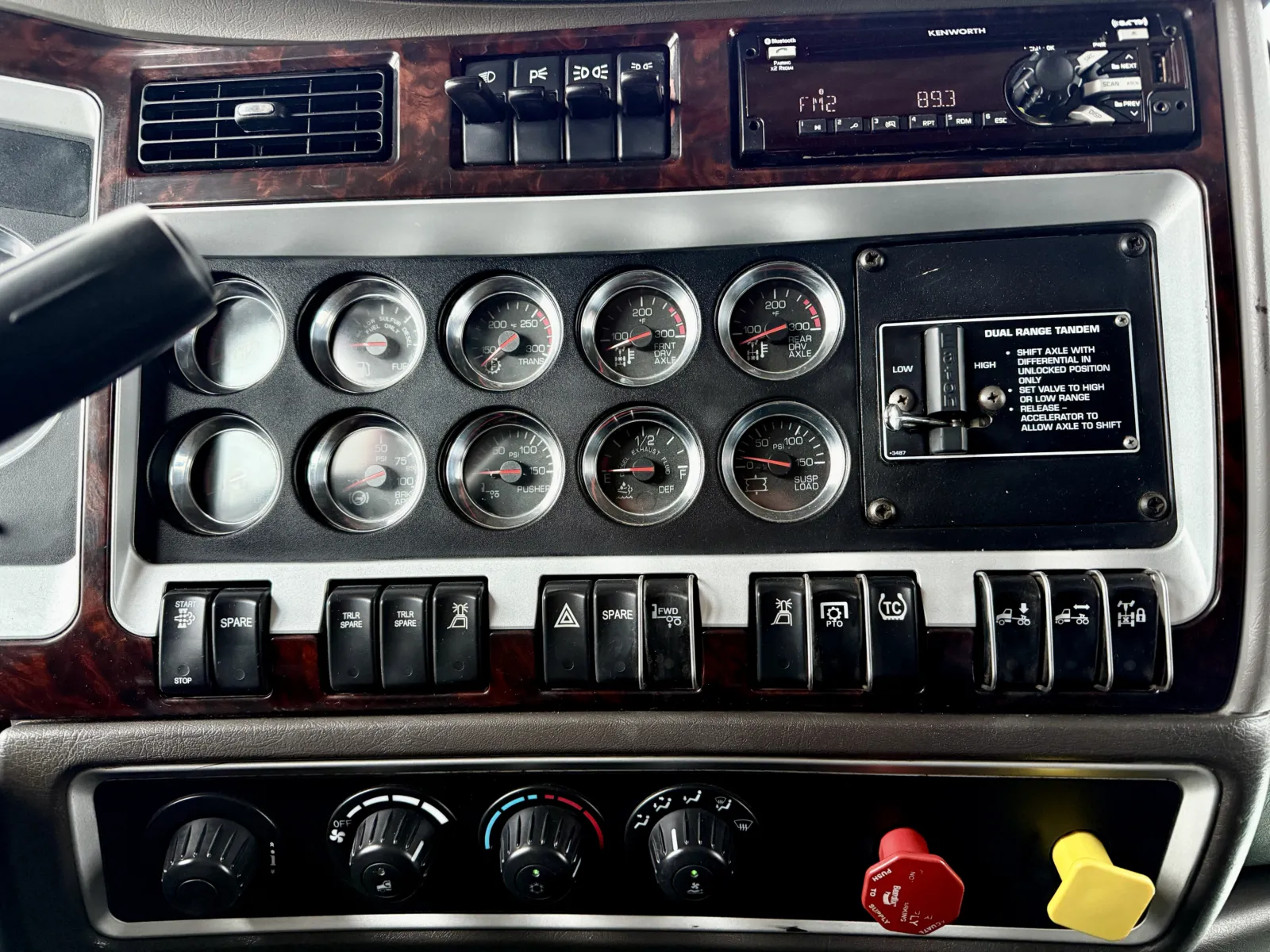 2015 Kenworth W900 - image 18