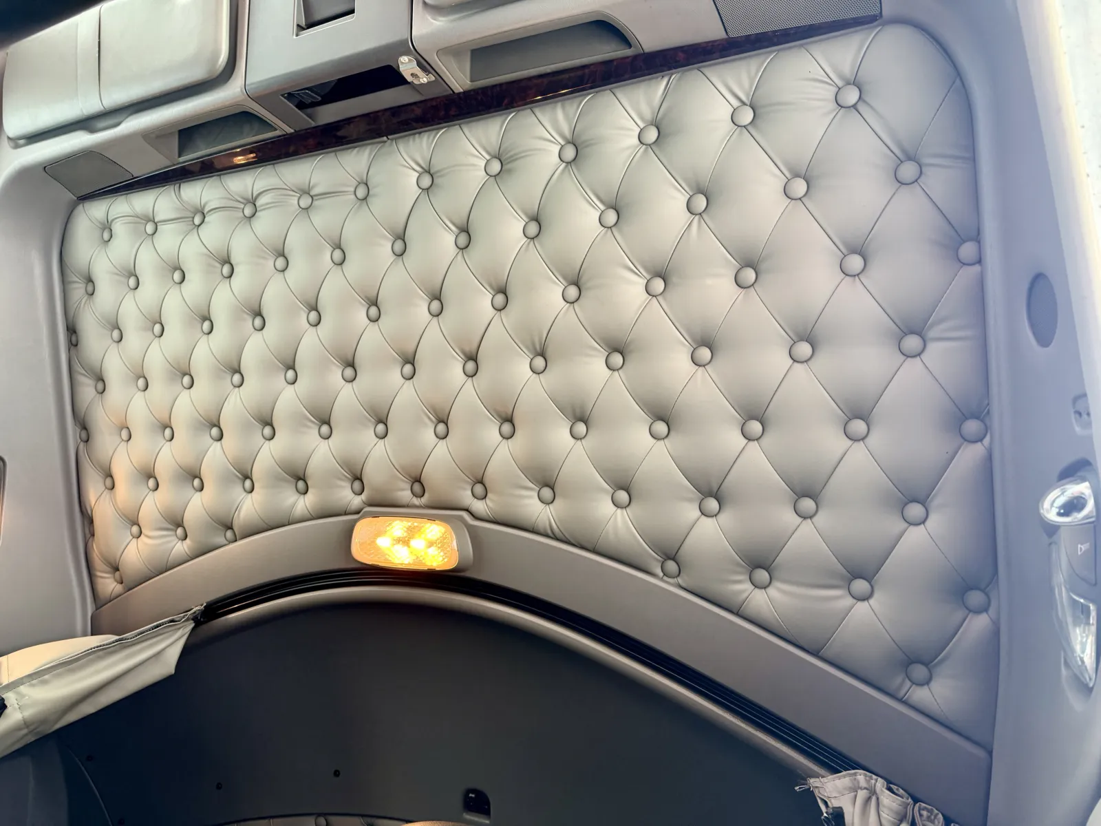 2015 Kenworth W900 - image 21