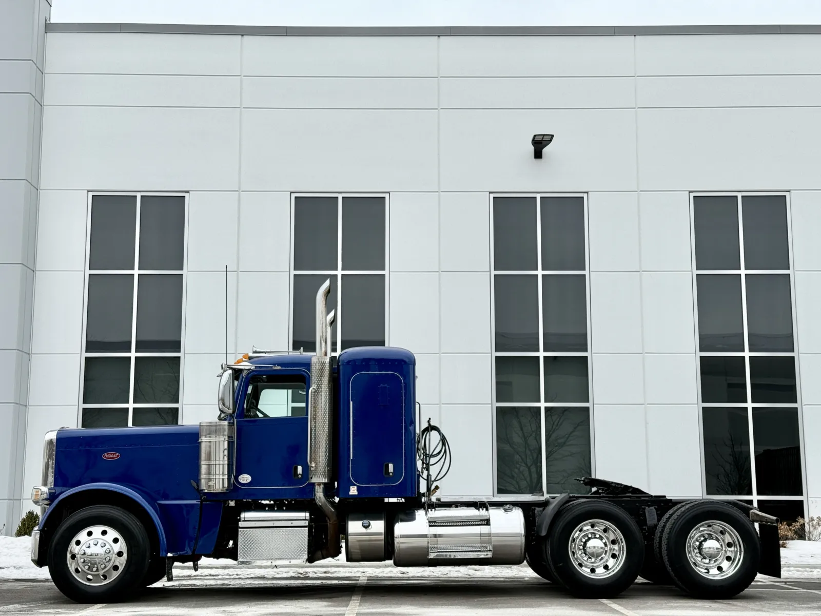 2021 Peterbilt 389 - image 4