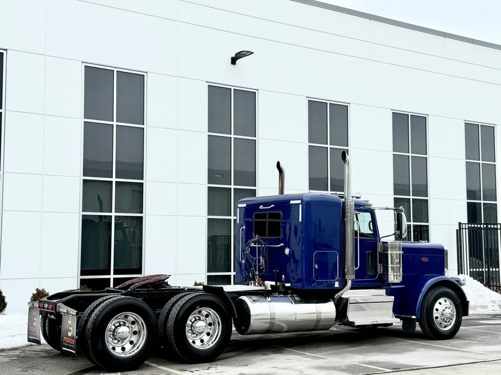 2021 Peterbilt 389 - image 5
