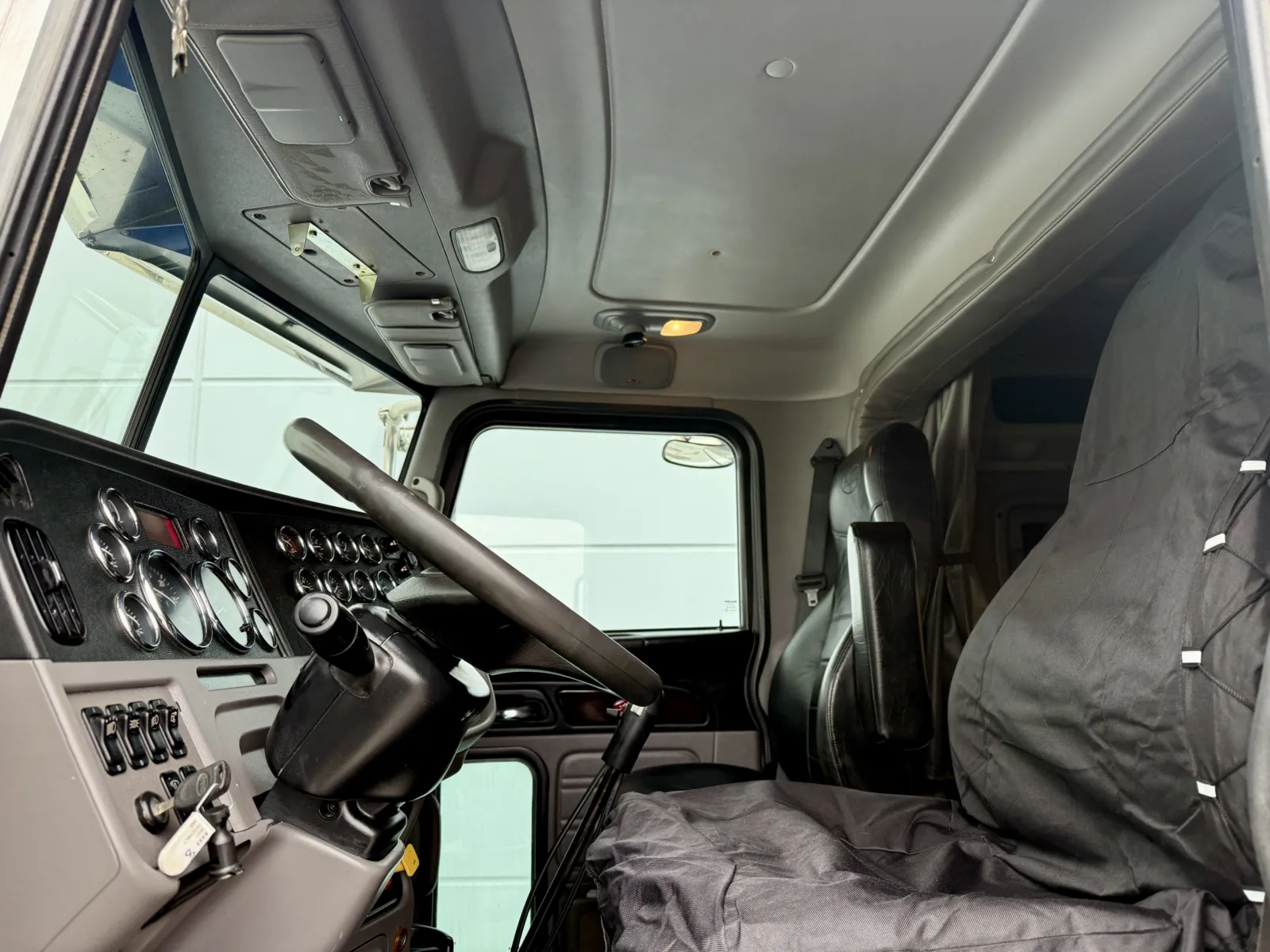 2021 Peterbilt 389 - image 14