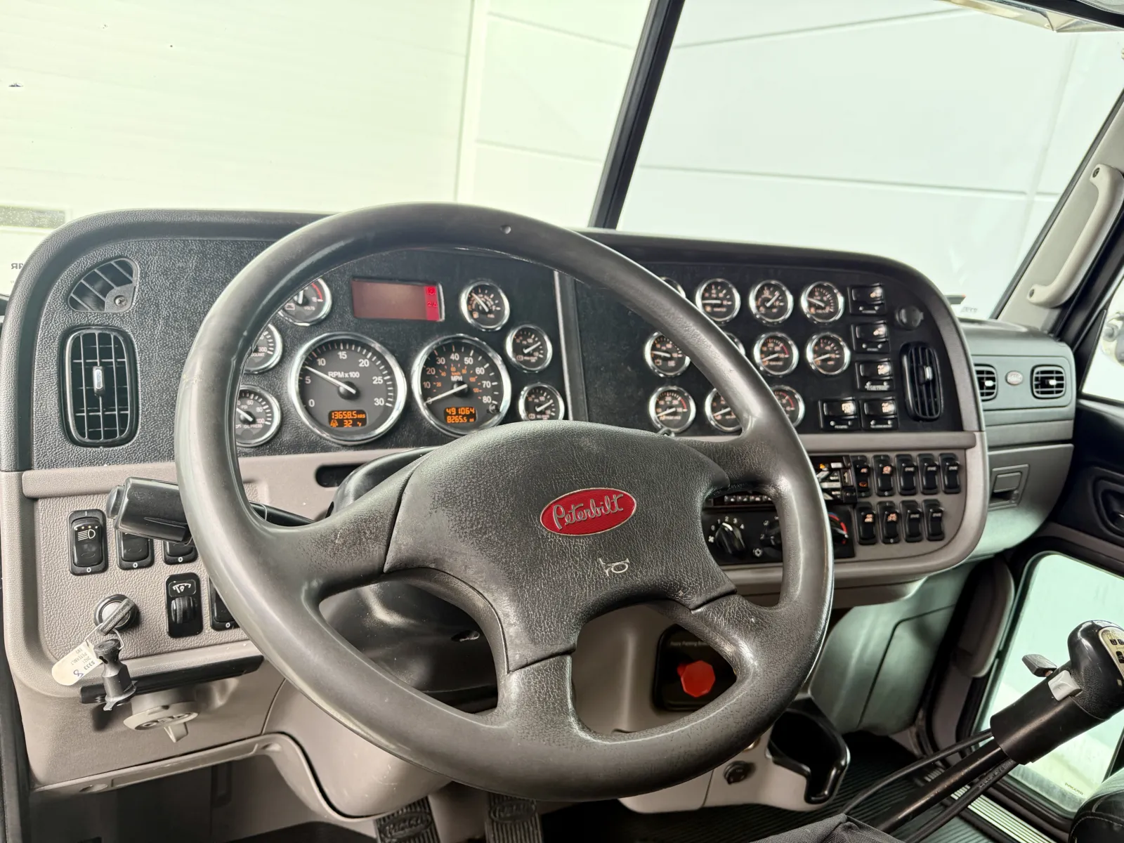 2021 Peterbilt 389 - image 15
