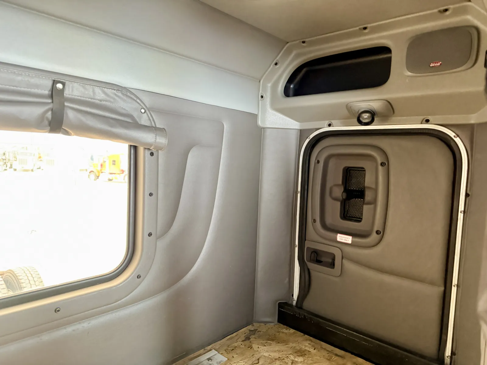 2021 Peterbilt 389 - image 24