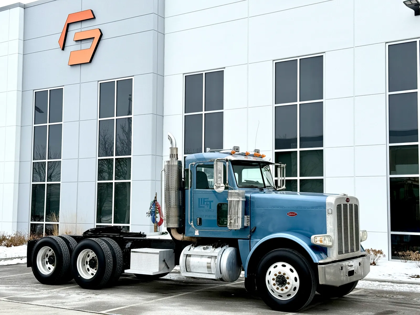 2009 Peterbilt - image 2