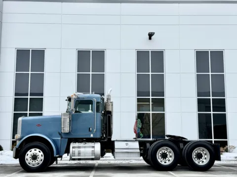 More photos of 2009 PETERBILT 388 at Forge Truck Centers - Illinois, IL
