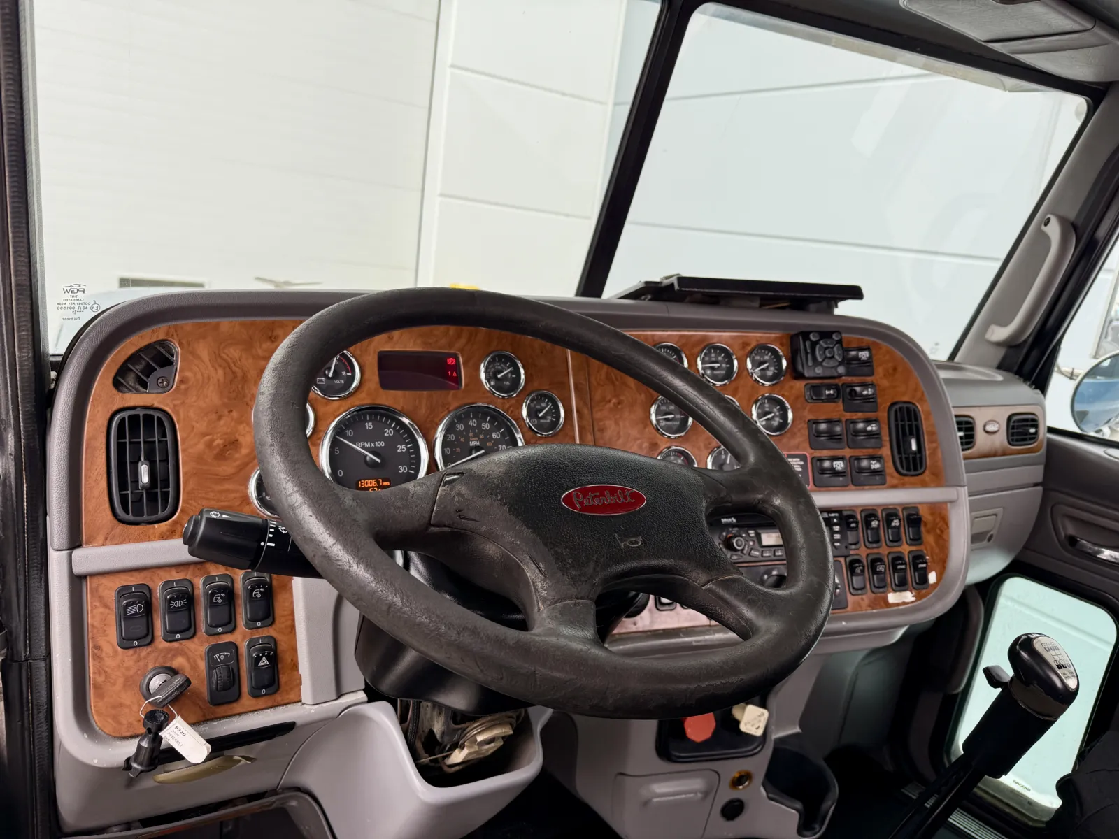 2009 Peterbilt - image 15
