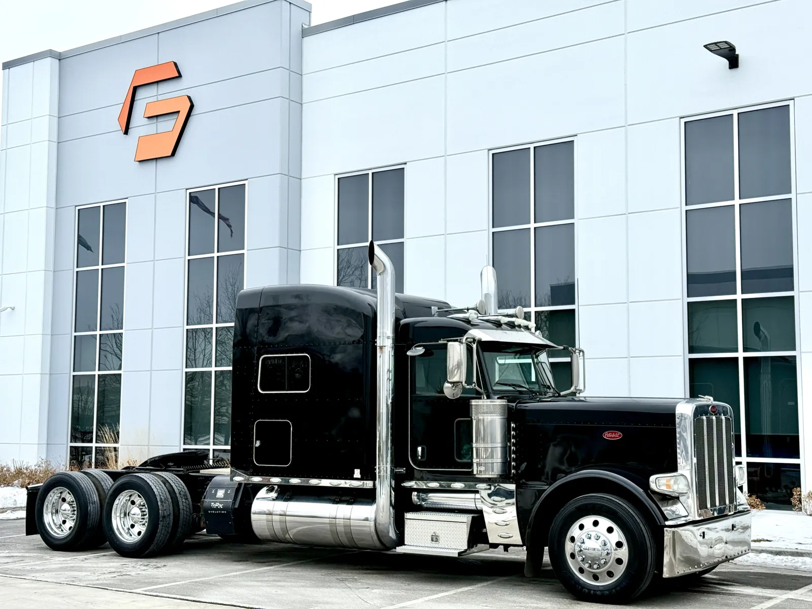 2018 Peterbilt 389 - image 2