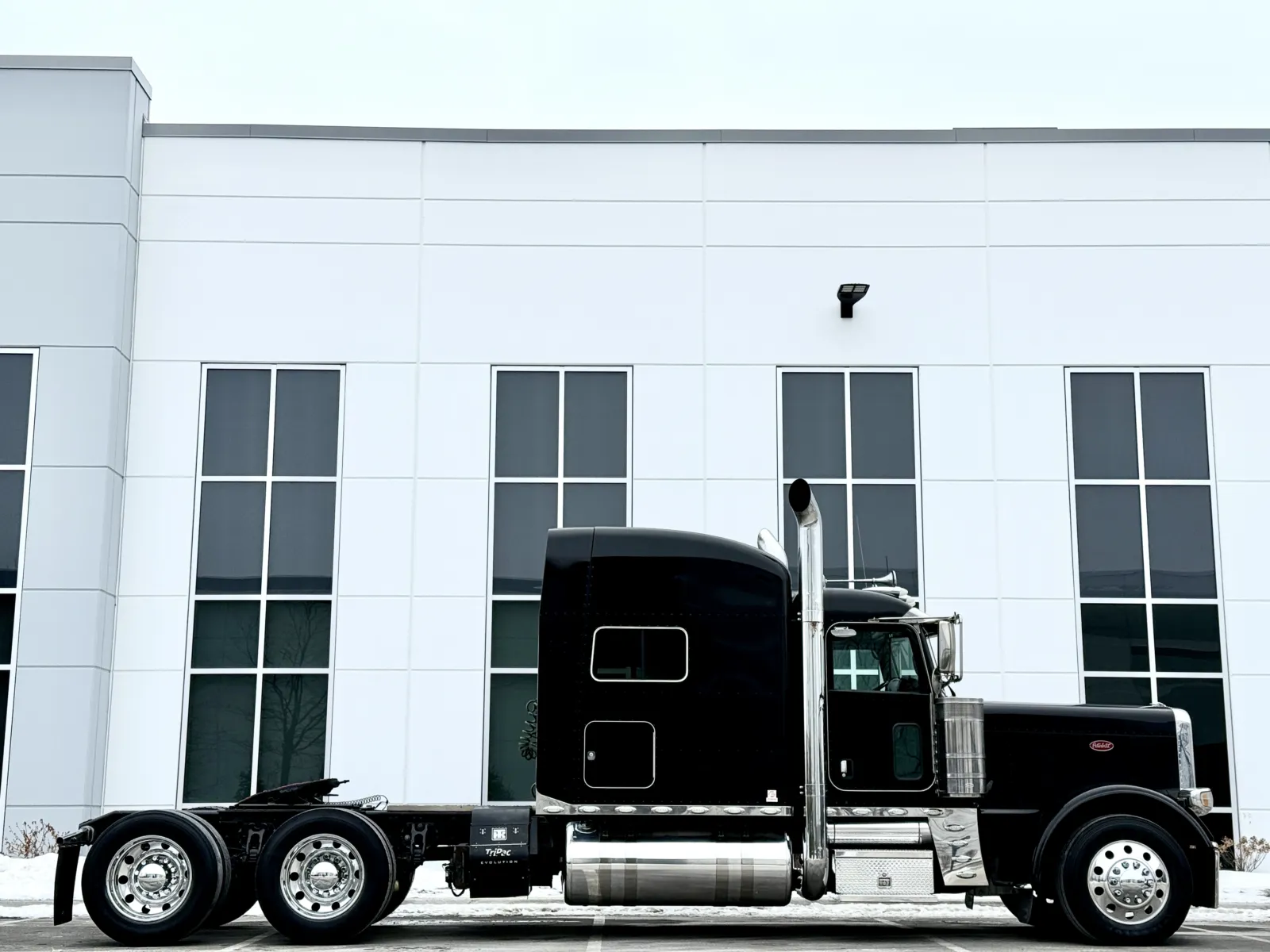 2018 Peterbilt 389 - image 3