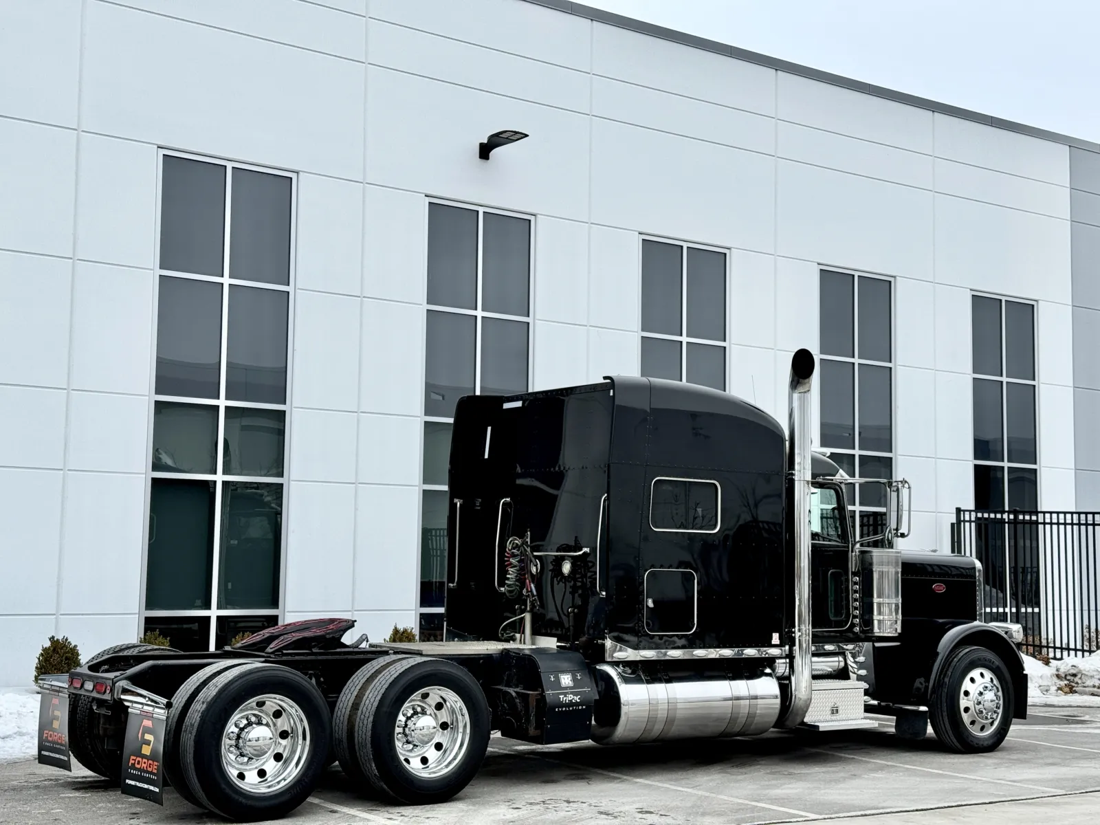 2018 Peterbilt 389 - image 5