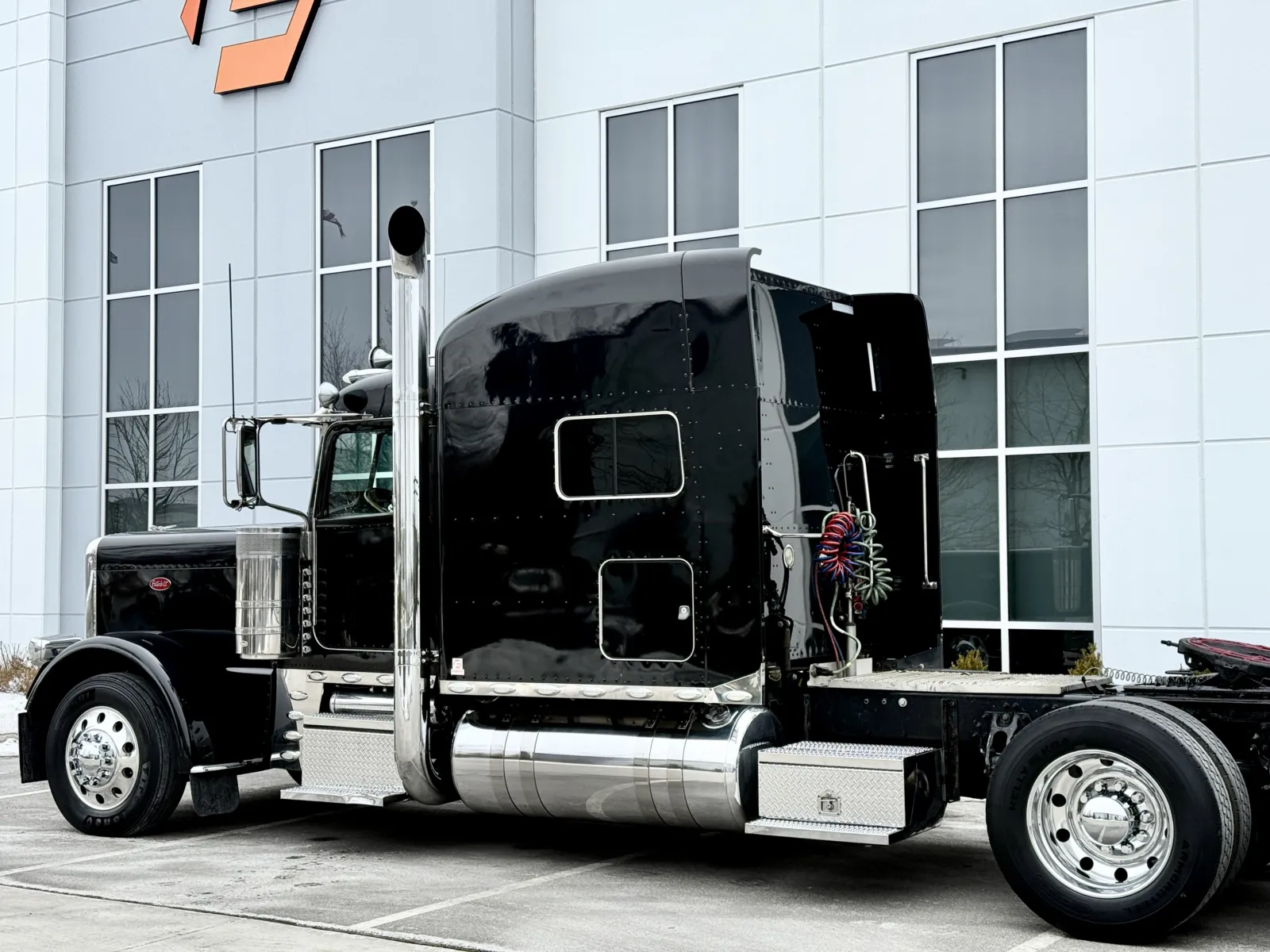 2018 Peterbilt 389 - image 8
