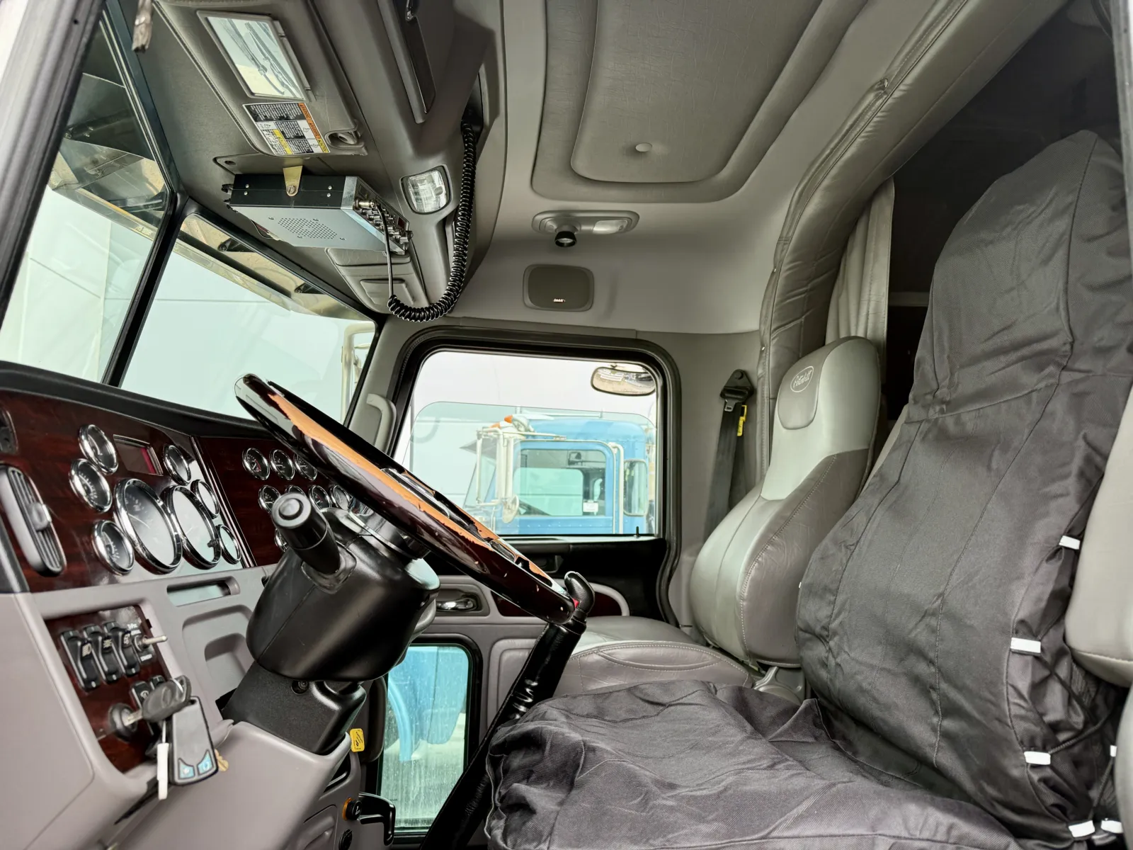 2018 Peterbilt 389 - image 14