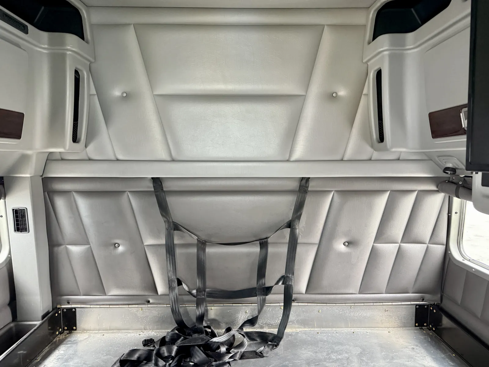 2018 Peterbilt 389 - image 23