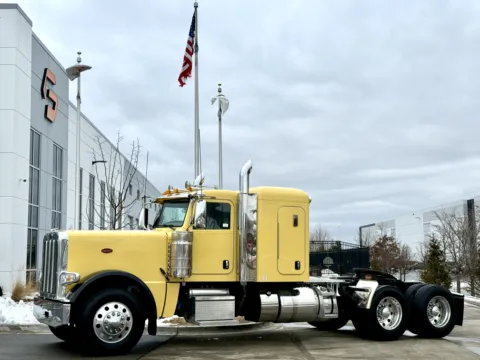 2023 PETERBILT 389 for sale in New Lenox, IL