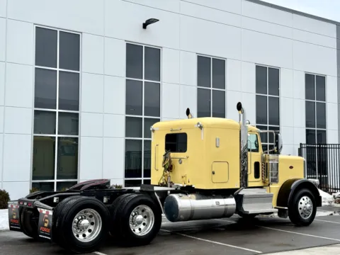 More photos of 2023 PETERBILT 389 at Forge Truck Centers - Illinois, IL