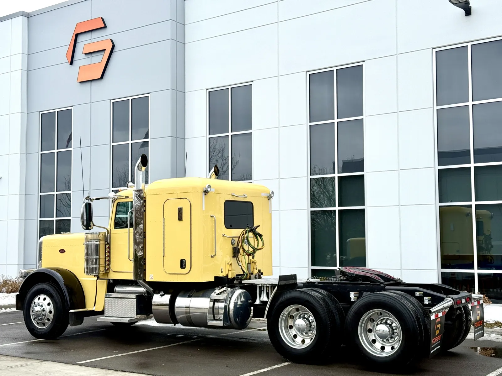 2023 Peterbilt 389 - image 6