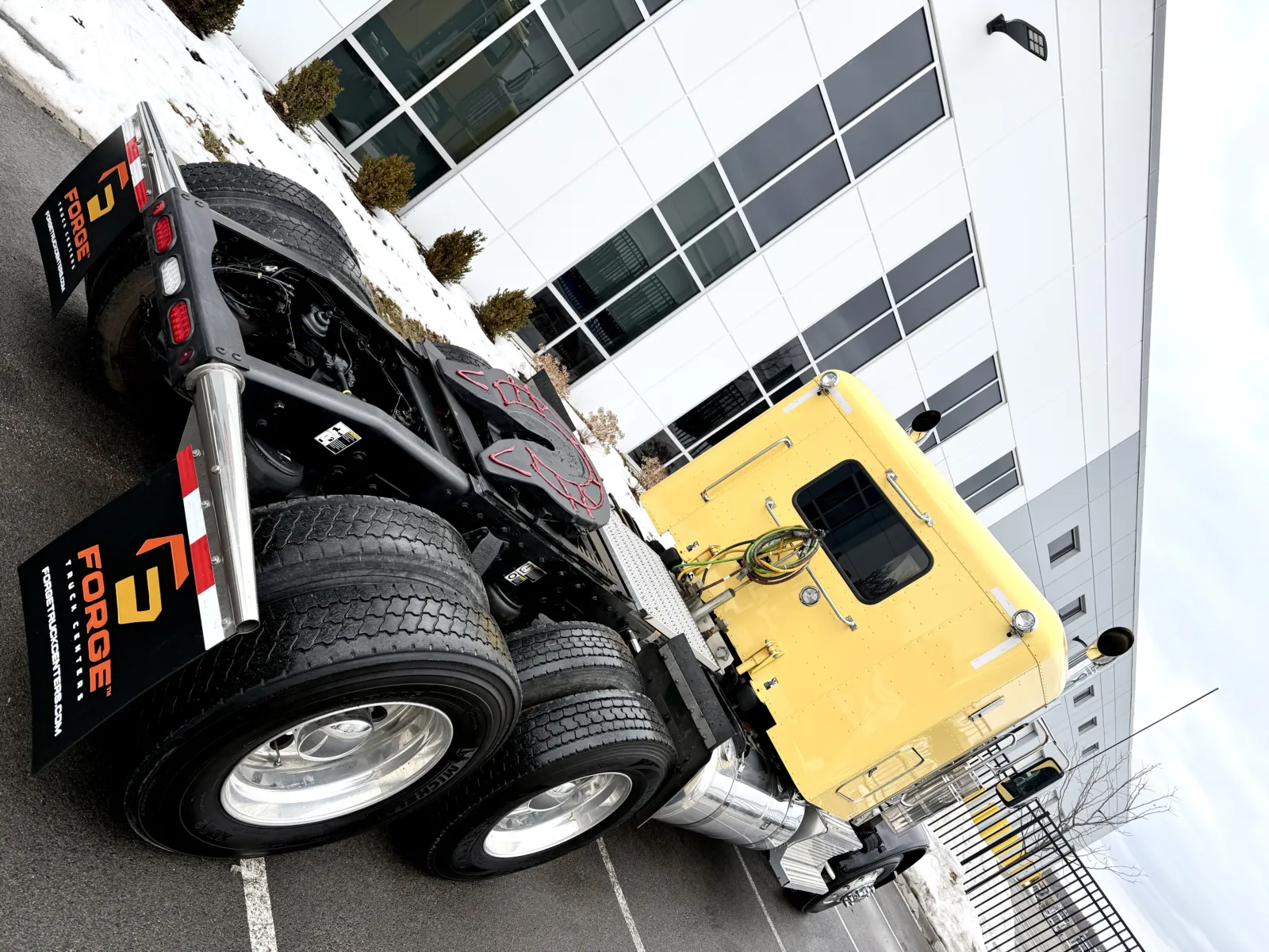 2023 Peterbilt 389 - image 11