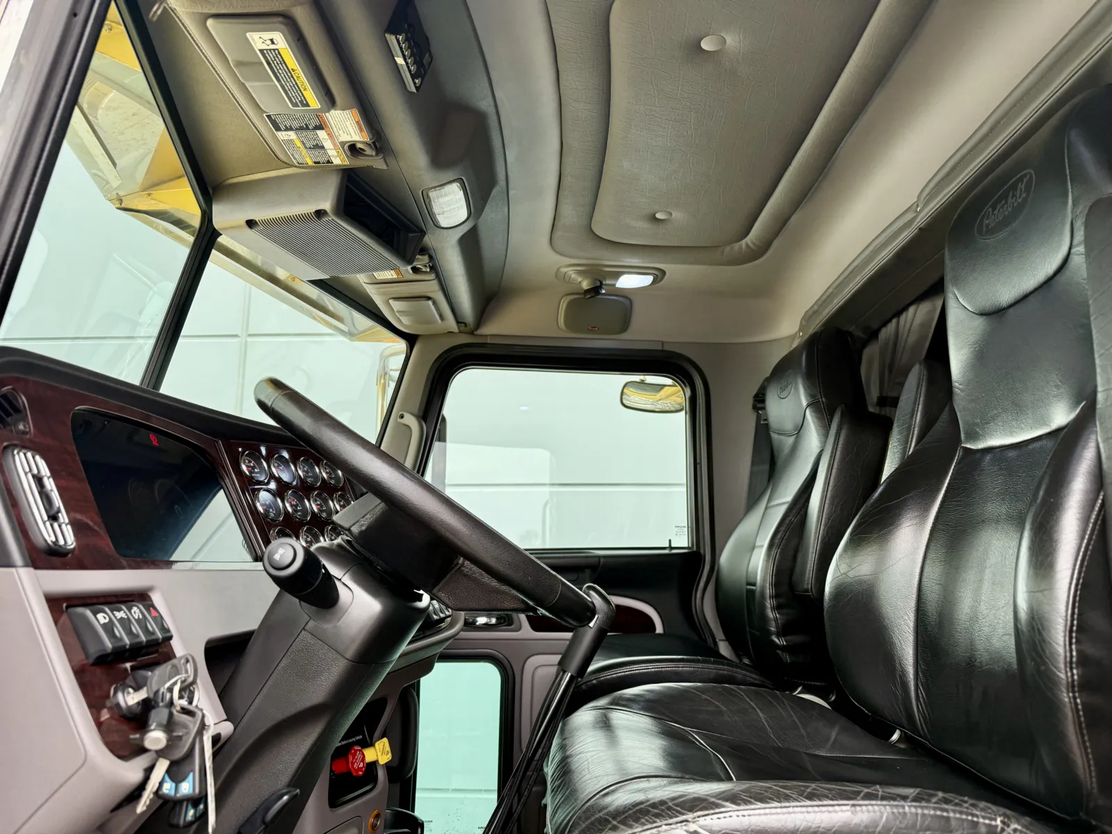 2023 Peterbilt 389 - image 14