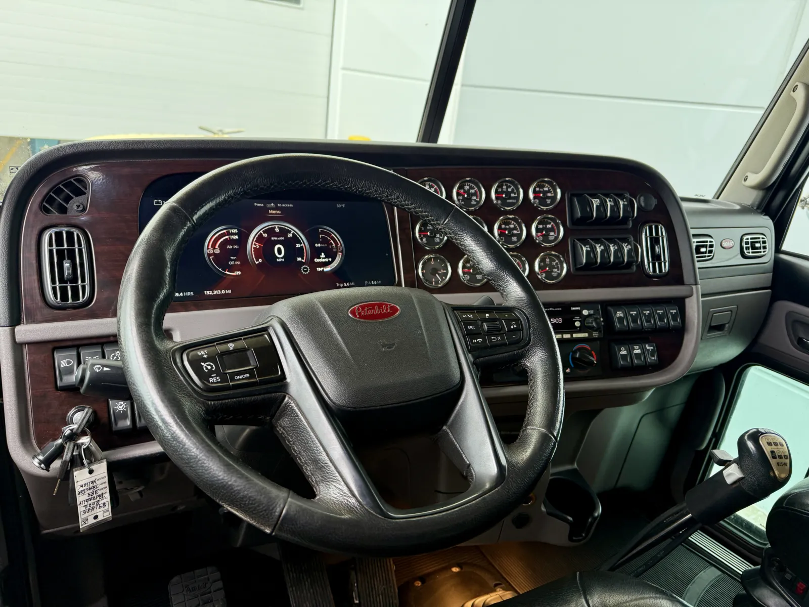 2023 Peterbilt 389 - image 15