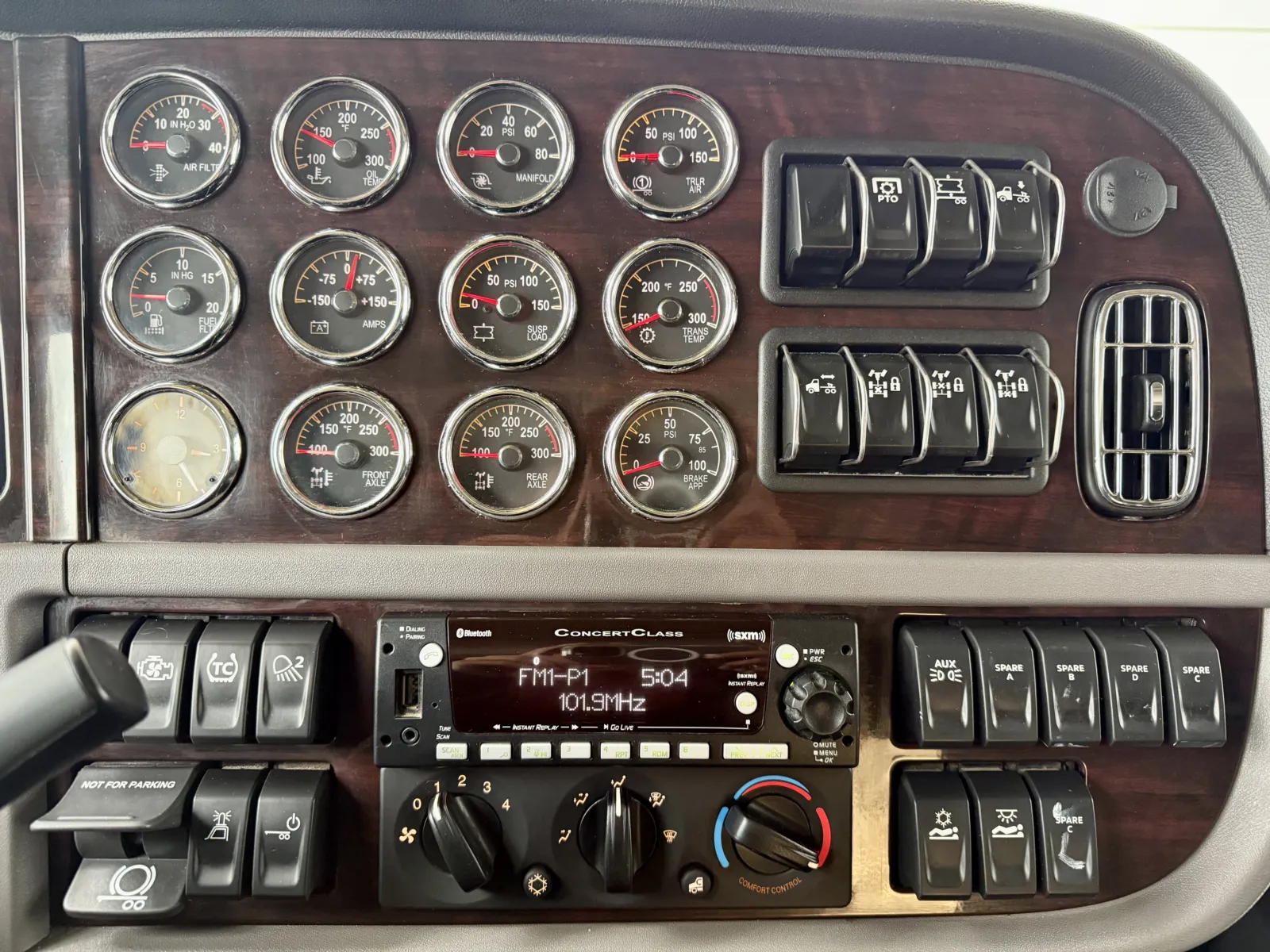 2023 Peterbilt 389 - image 18