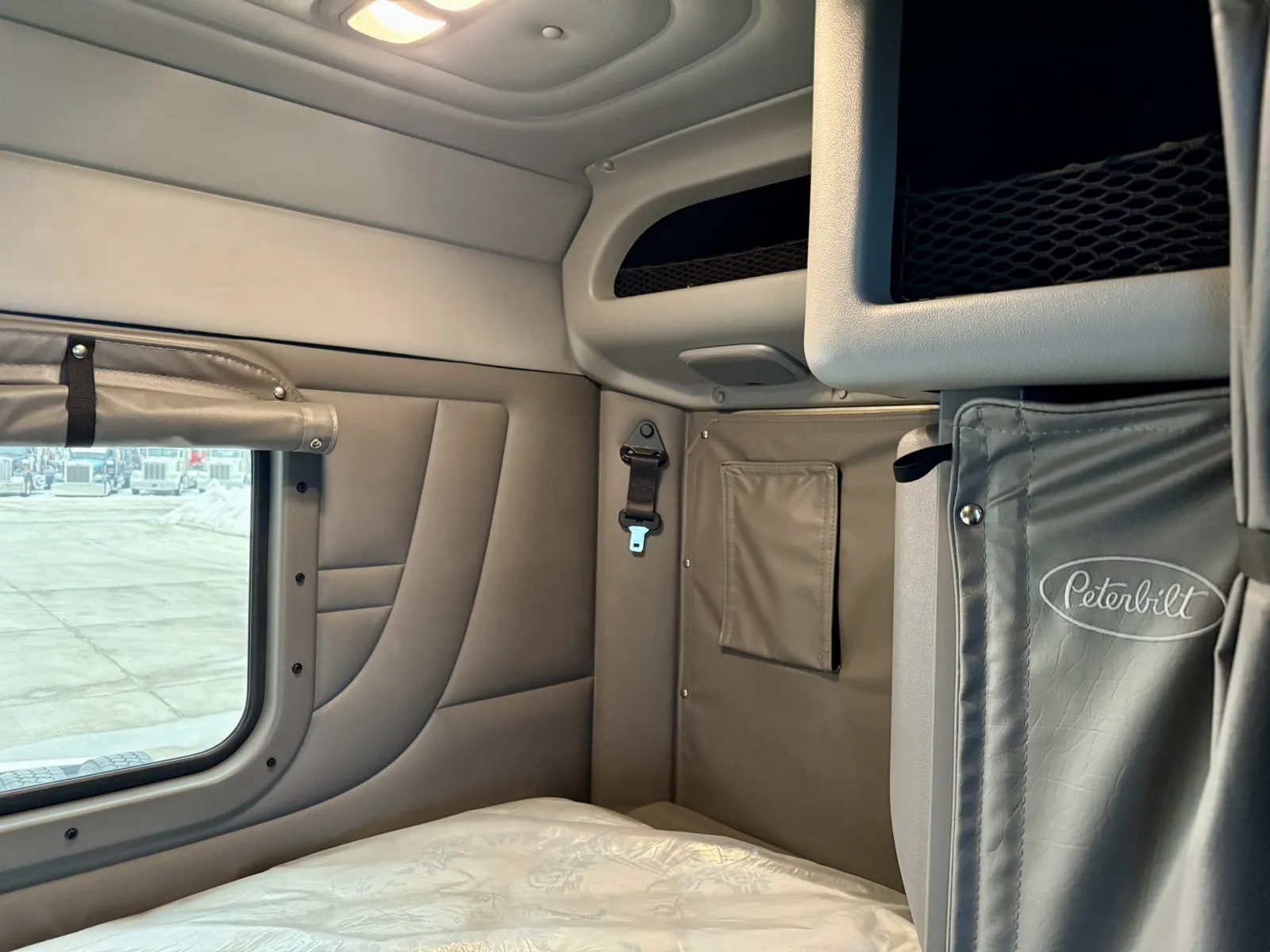 2023 Peterbilt 389 - image 24