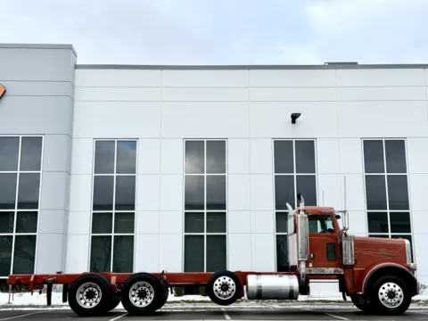 Another view of 2015 PETERBILT 389 for sale in New Lenox, IL at Forge Truck Centers - Illinois