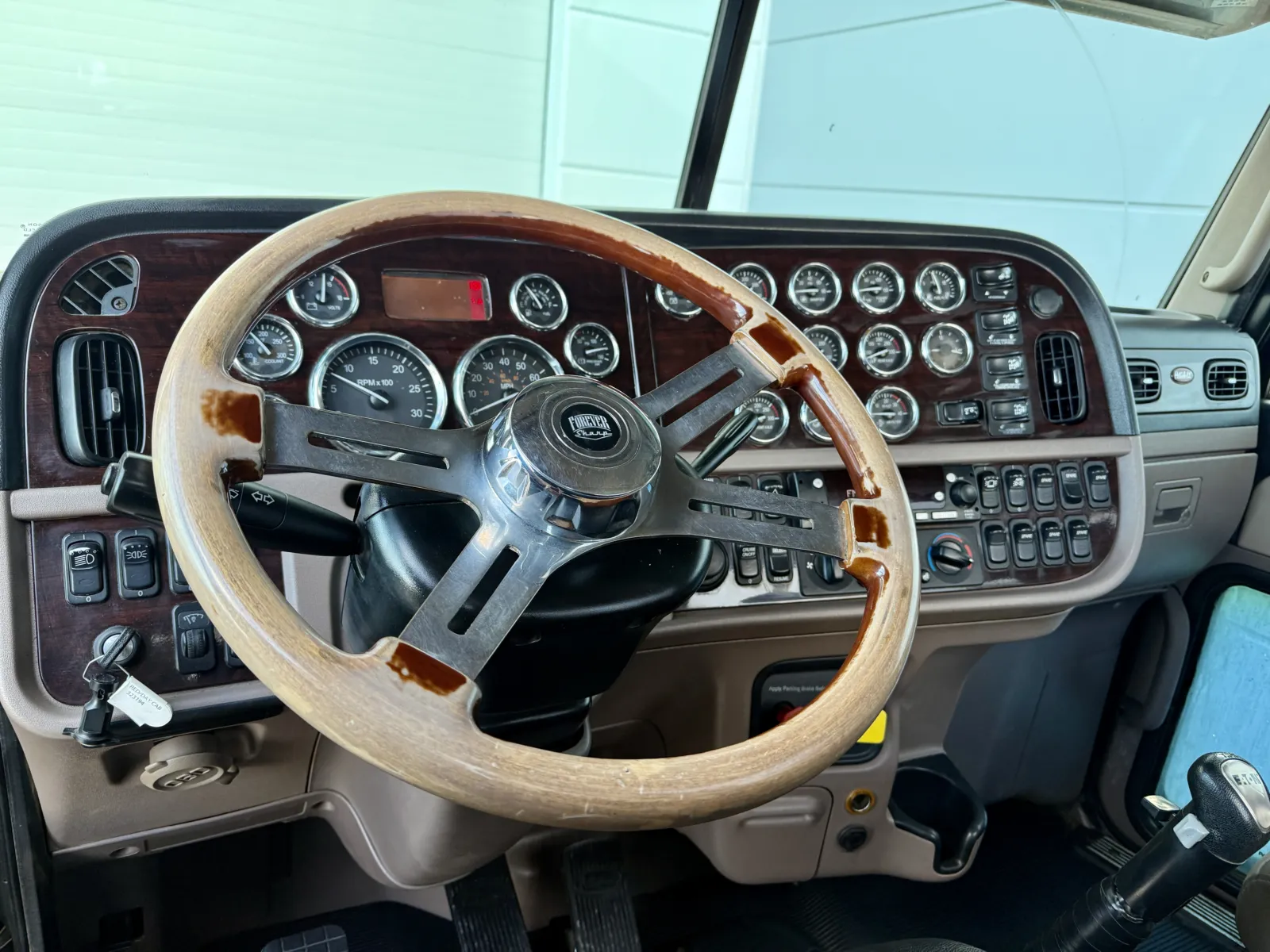 2015 Peterbilt 389 - image 15