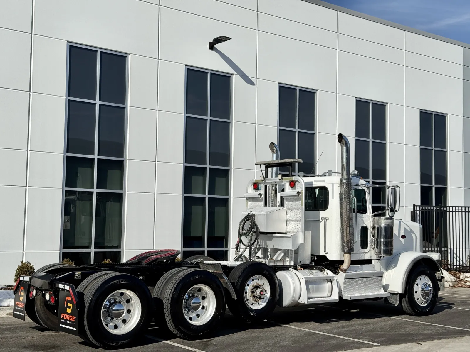 2018 Peterbilt 389 - image 5