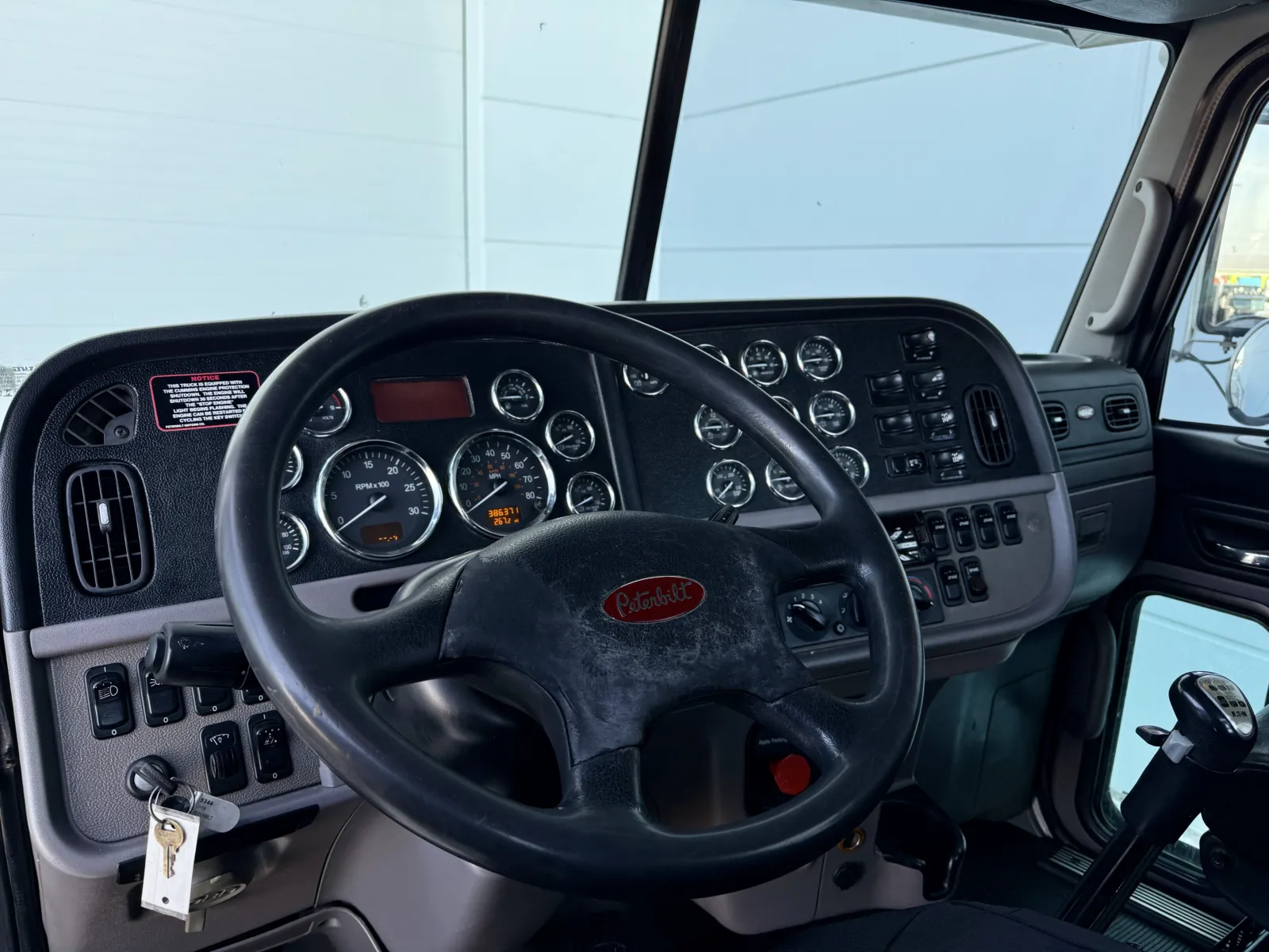 2018 Peterbilt 389 - image 15