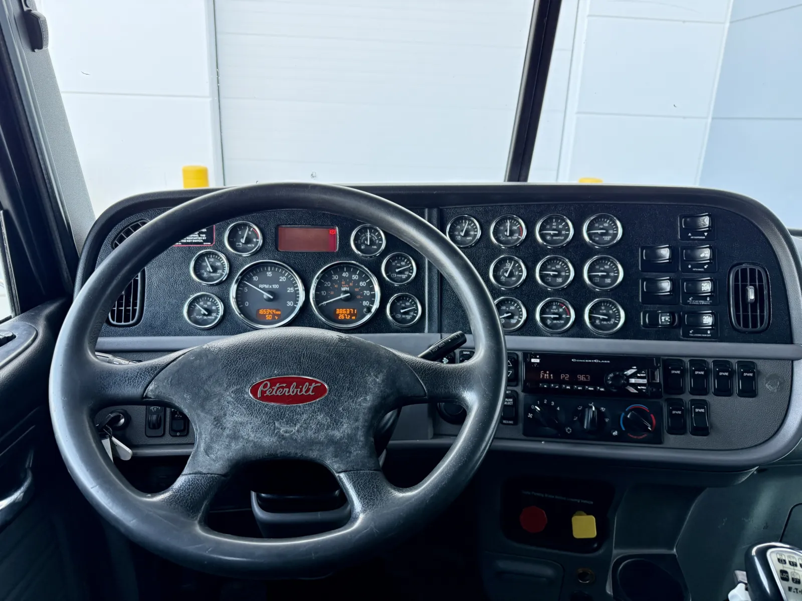 2018 Peterbilt 389 - image 16