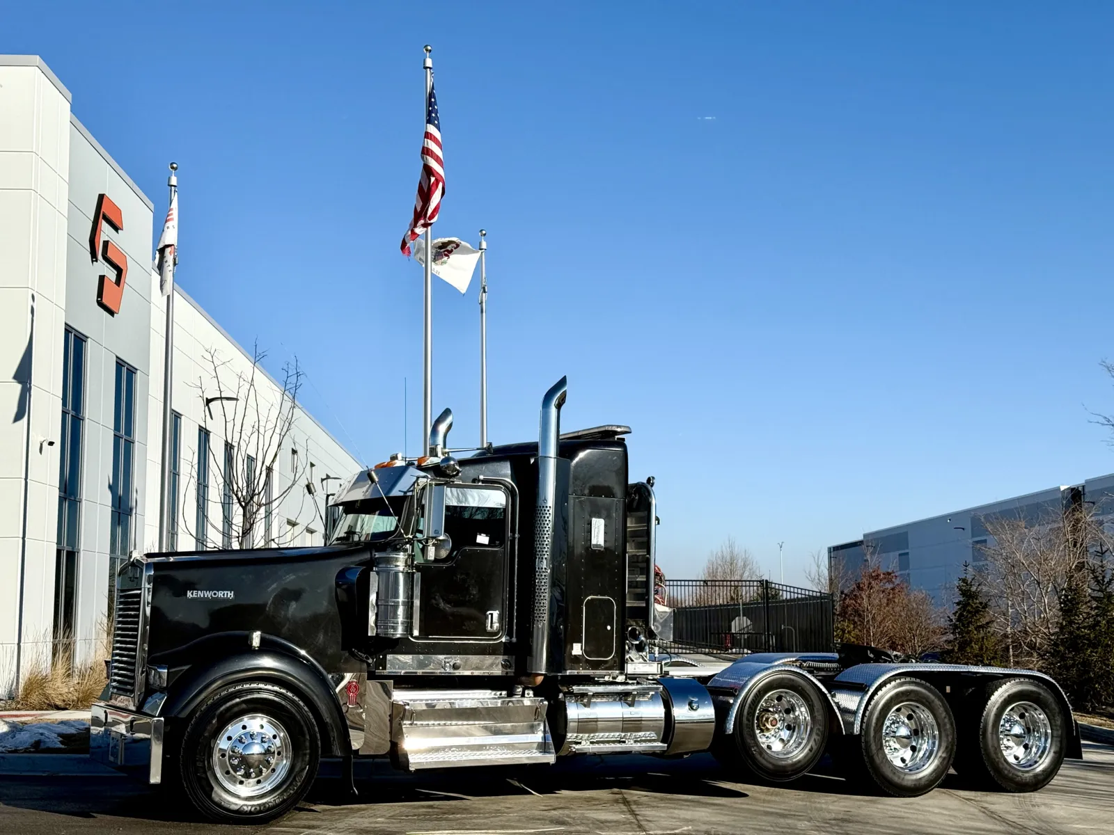2013 Kenworth W900 - image 1