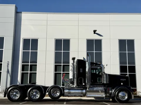 Another view of 2013 KENWORTH W900 for sale in New Lenox, IL at Forge Truck Centers - Illinois