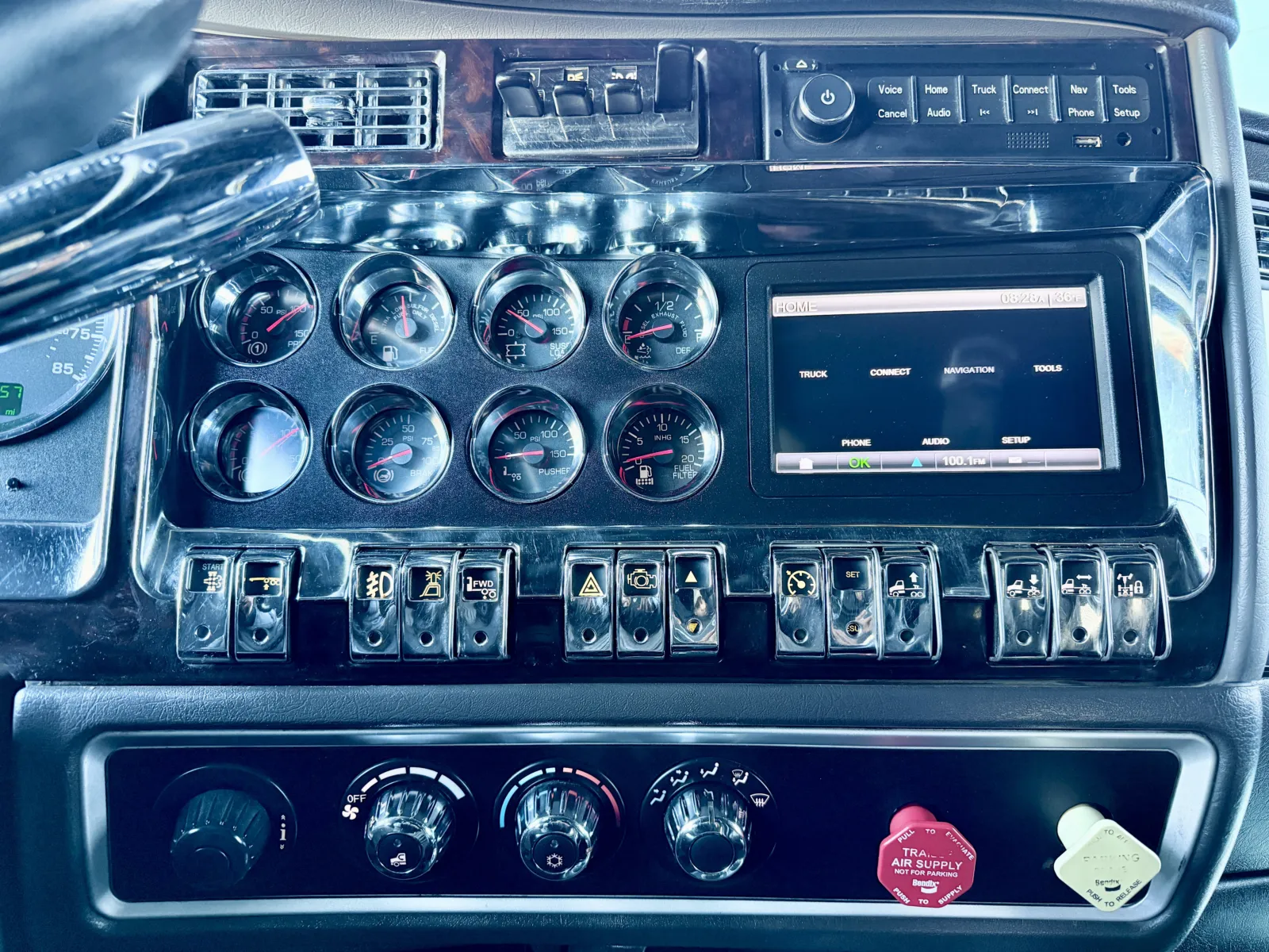 2013 Kenworth W900 - image 18