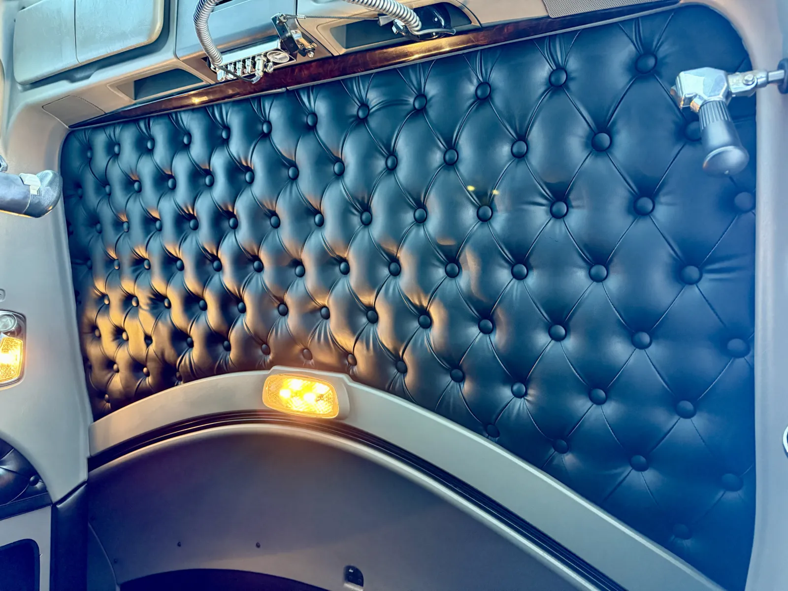 2013 Kenworth W900 - image 21