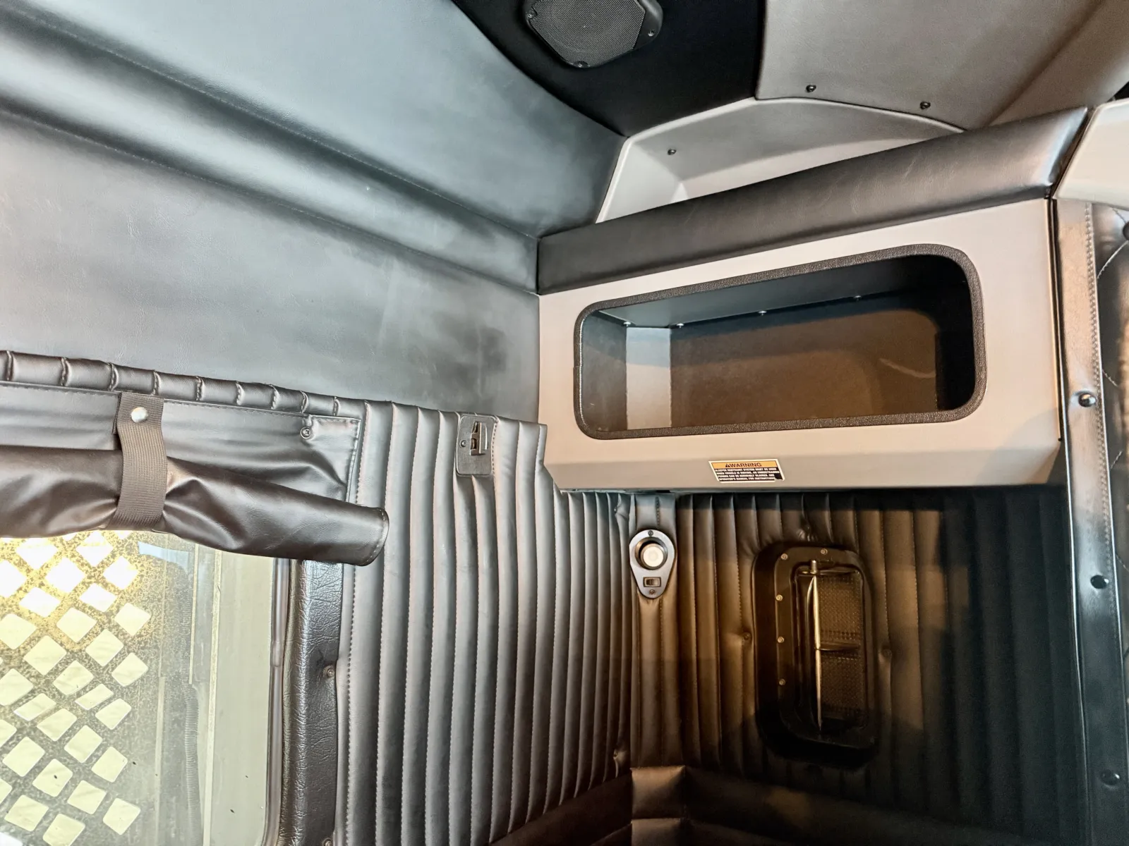 2013 Kenworth W900 - image 24