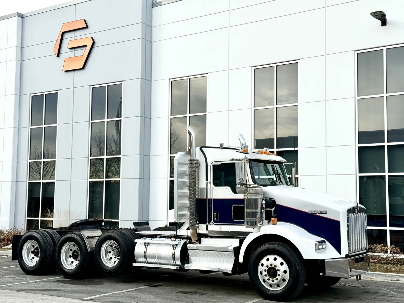 2020 Kenworth T800 - image 2