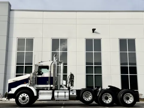 More photos of 2020 KENWORTH T800 at Forge Truck Centers - Illinois, IL