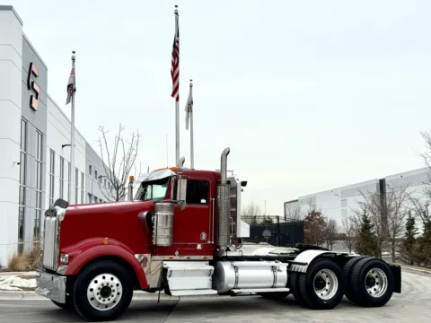 2005 KENWORTH W900 for sale in New Lenox, IL