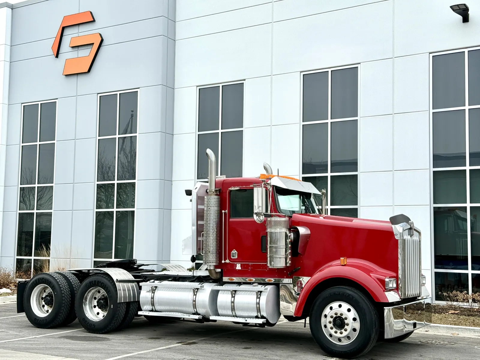 2005 Kenworth W900 - image 2