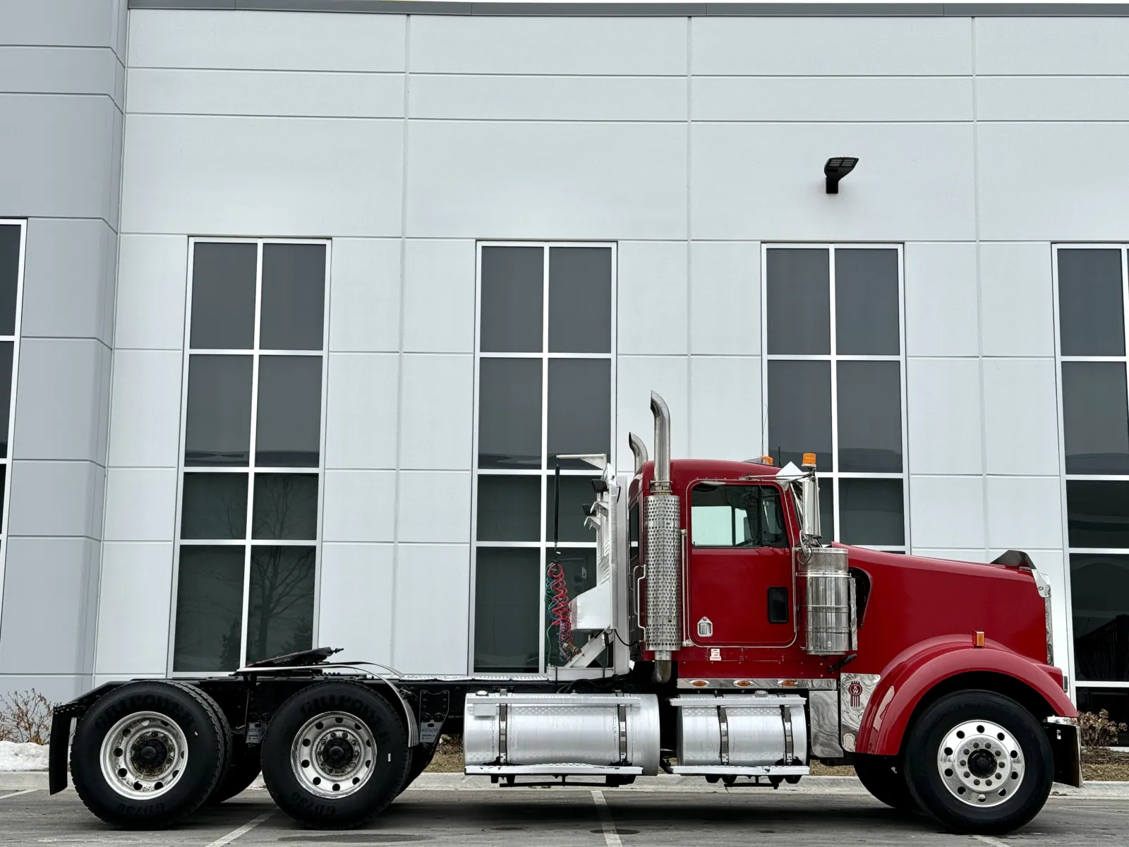 2005 Kenworth W900 - image 3