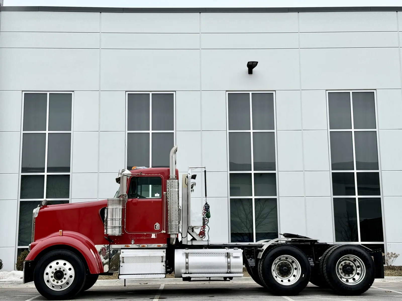 2005 Kenworth W900 - image 4
