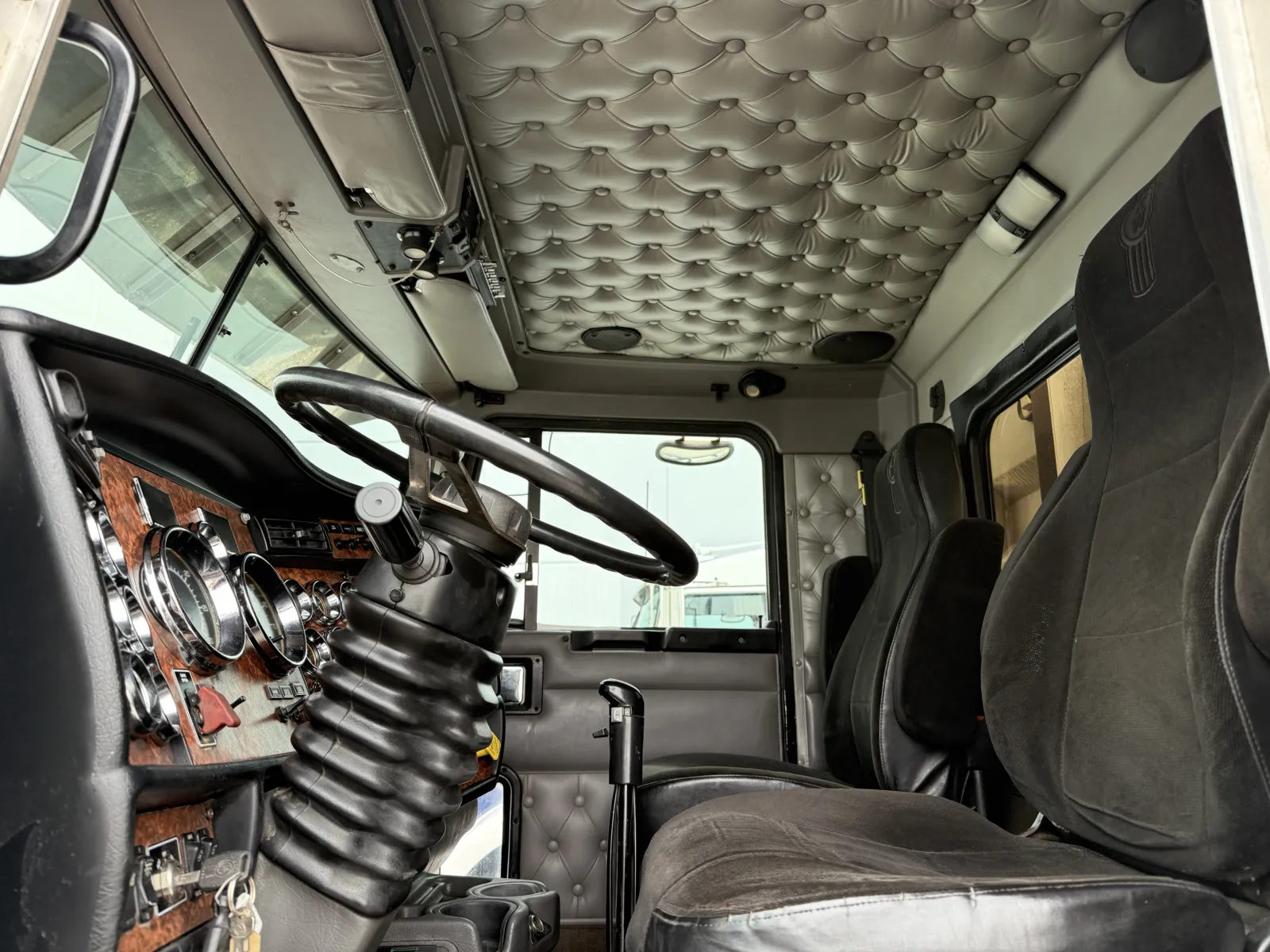 2005 Kenworth W900 - image 14