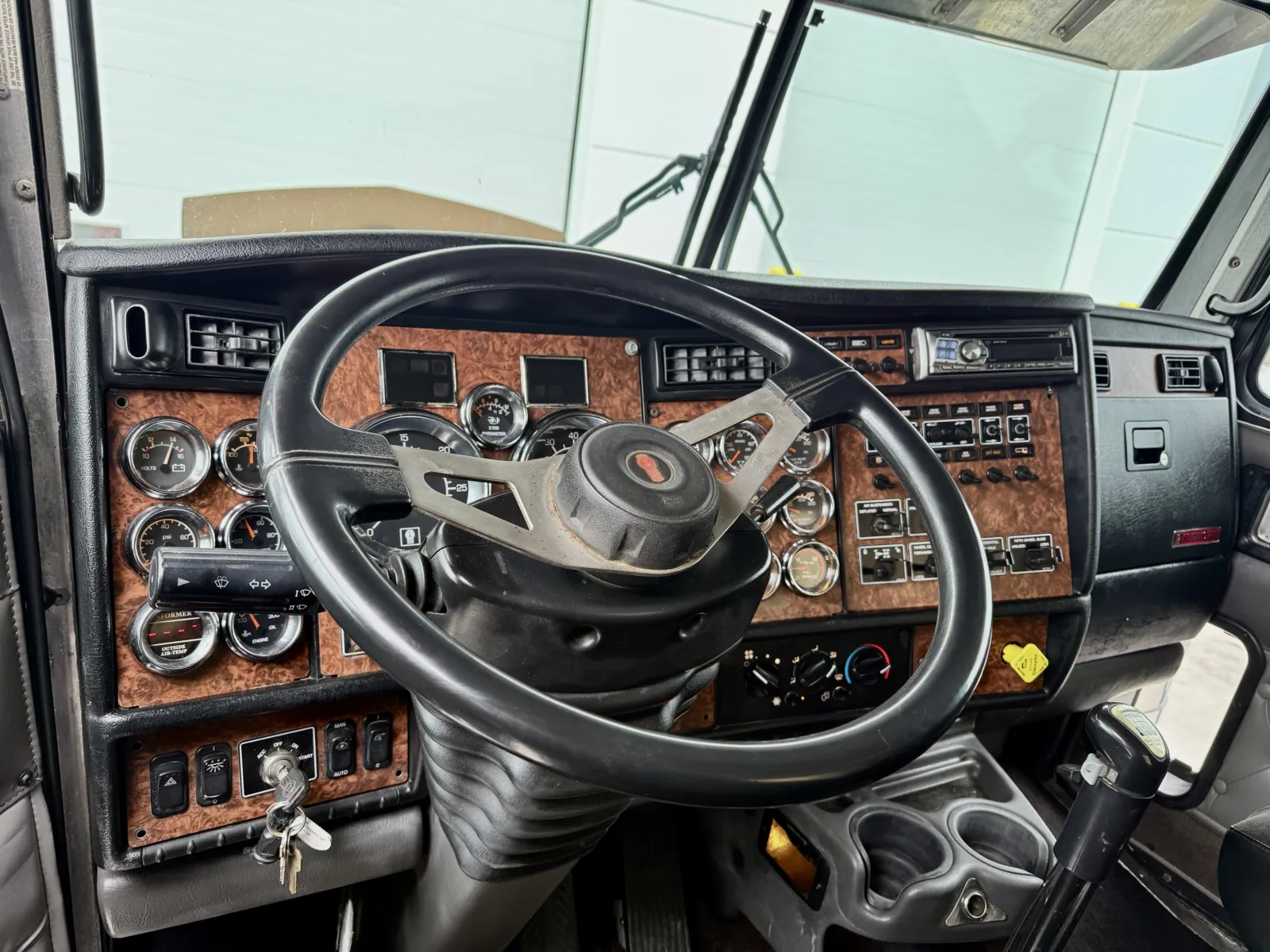 2005 Kenworth W900 - image 15